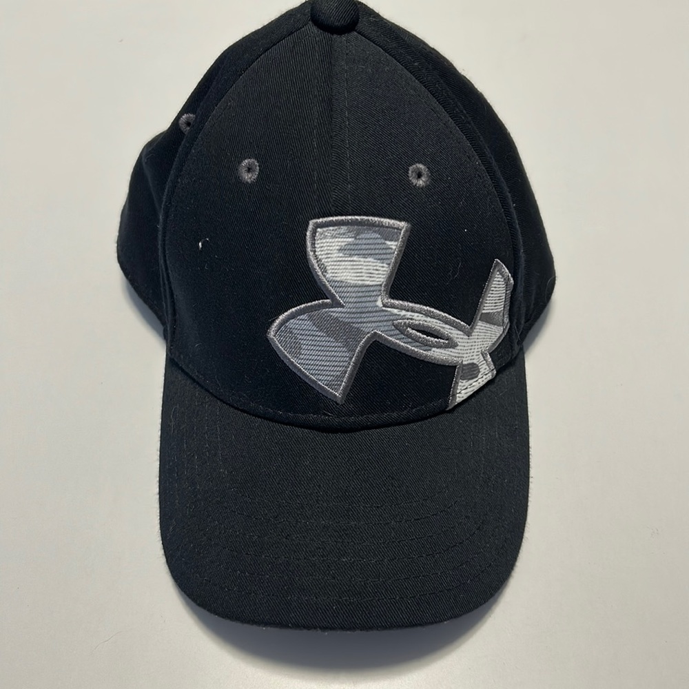 Under Armour youth sm/md Blitzing II Stretch fit hat